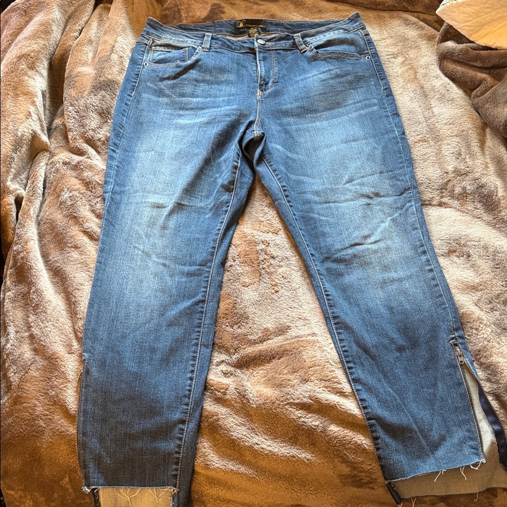 Women’s Dark Blue Cropped Ankle Jeans